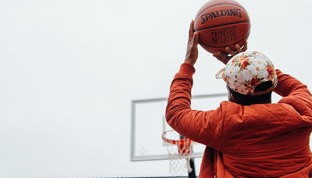 开云体育登录-篮球专项训练中神经肌肉控制能力提升方法，篮球锻炼肌肉