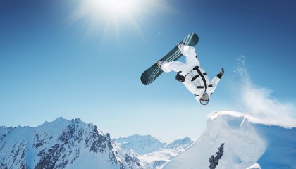 开云app更新-朗斯边翼结合打出犀利反击推动比赛节奏，朗斯啥意思