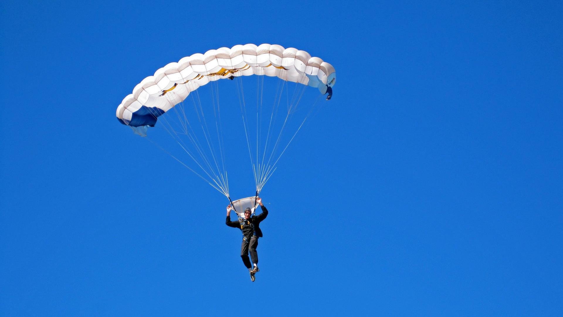全国青少年武术越野赛在成都举行，全国青少年俱乐部武术套路赛